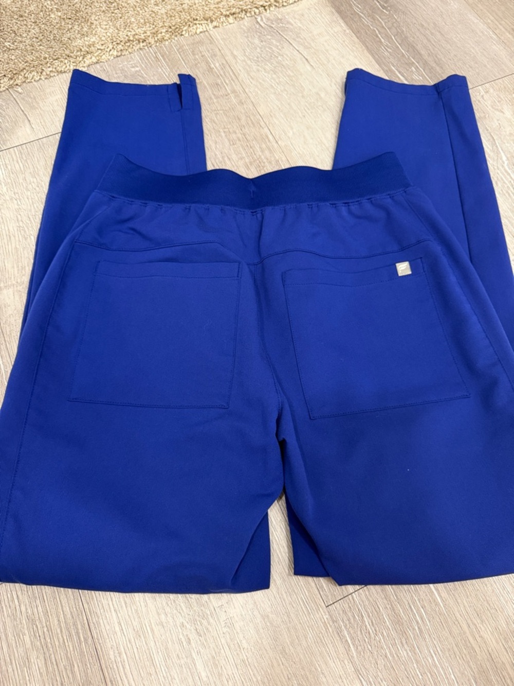 Fabletics Scrub Set - Picture 7 of 10